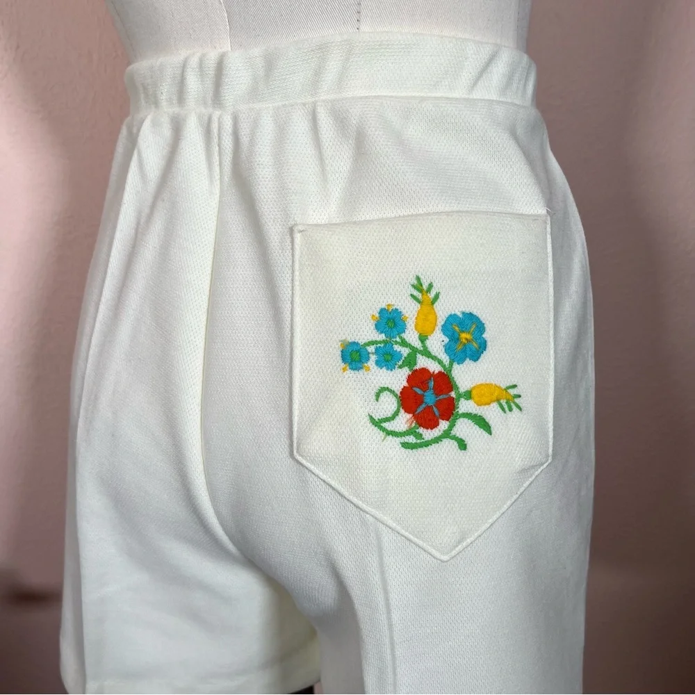 Vintage Floral Embroidery High Waisted white Polyester Shorts 1960 1970 medium - Picture 3 of 16